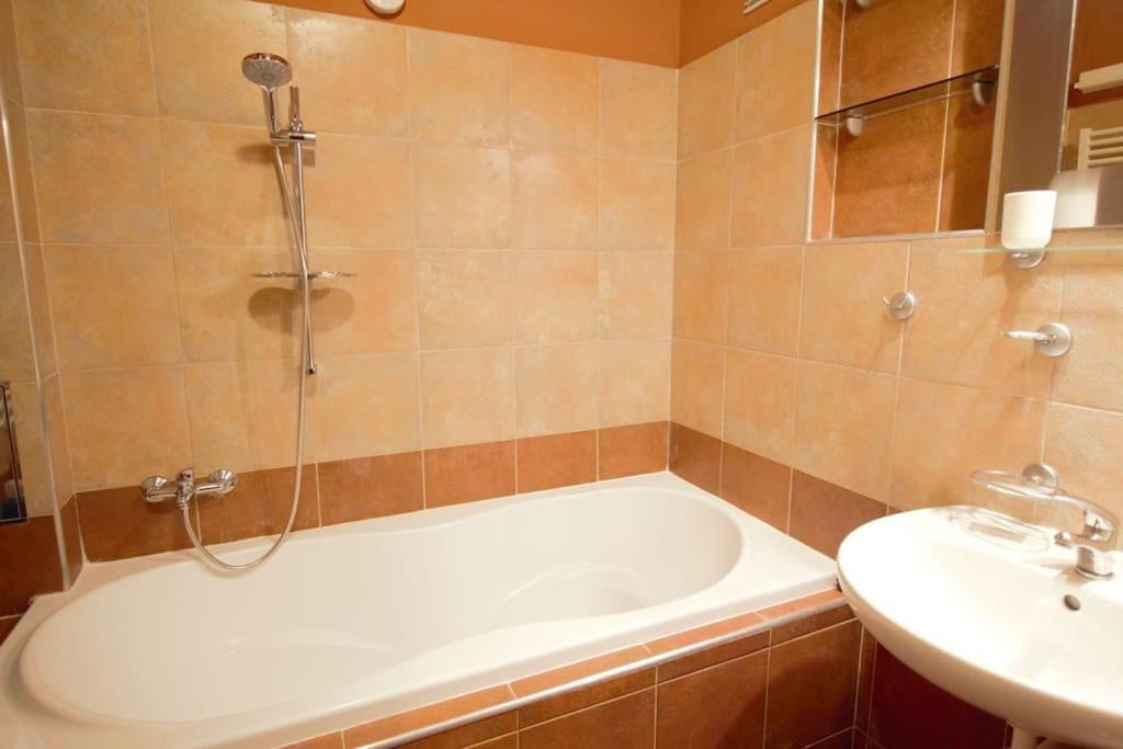 Comfort 2bedrooms Quite Place!-vinohrady Praag