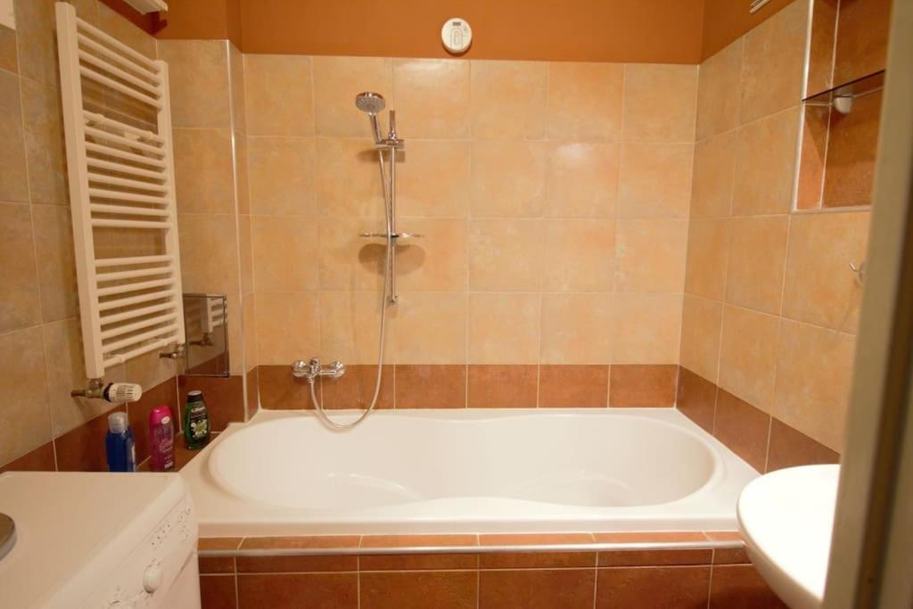 Comfort 2bedrooms Quite Place!-vinohrady Appartement Praag